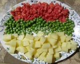 A picture of step 1 of Mix sabzi roti roll jhatpat.
