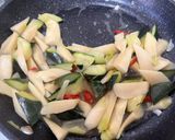 櫛瓜炒皎白筍的食譜步驟1照片