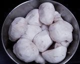 मशरूम पनीर बटर मसाला (mushroom paneer butter masala recipe in Hindi) रेसिपी चरण 2 फोटो