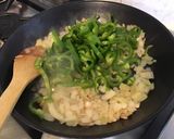 Une image de l'étape 6 de Saucisses fumées à la compotée d oignons et poivrons verts,citrons confits aux épices indiennes.