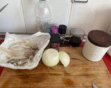 Foto del paso 1 de la receta: Calamares Encebollados con Vino Tinto