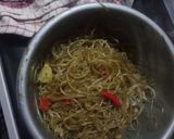 Foto langkah ke 5 dari resep Tumis Soun Pedas Manis.