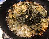 Foto del paso 3 de la receta: Bacalao en salsa de cebolla y espárragos