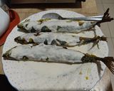 Foto langkah ke 2 dari resep Ikan Salem Goreng Bumbu Dasar Kuning.