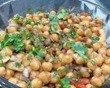 A picture of step 8 of Chat patti channa chaat.