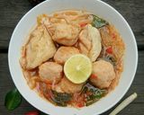 Foto langkah ke 7 dari resep Pentol & Tahu Bakso Udang Kuah Tomyam Simpel.