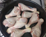 Foto del paso 1 de la receta: Muslitos de pollo estofados con ciruelas