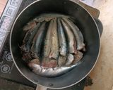 Hình bước làm 2 của món Cá mòi sốt cà chua nước mắm