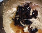 Foto langkah ke 3 dari resep Moist Banana Dates Cake.