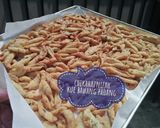 Foto langkah ke 4 dari resep Kue bawang khas Padang. Empuk banget, renyah!! Simple! Jadul!.