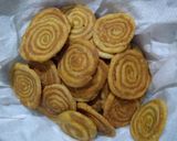 বেসন মসলা মঠরী(Besan Masala Mathri recipe in Bengali) রেসিপি ধাপ - 4 ছবি