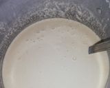 Une image de l'étape 1 de Crêpes aux mille trous aux raisins secs.