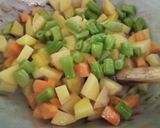 Foto langkah ke 4 dari resep Tumis kentang buncis wortel.