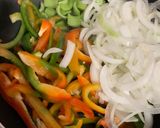 Foto del paso 3 de la receta: Pollo con verduras al vino blanco