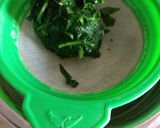 A picture of step 2 of Spinach with Cottage Cheese Curry.