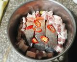Hình bước làm 3 của món Cá, thịt kho chuối xanh tương bần