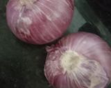 A picture of step 1 of Malai Pyaj Curry.