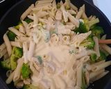 Brokkolis-csirkés szaftos penne recept fázis 4 fotója