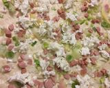 Foto del passaggio 3 della ricetta Il più classico degli antipasti: la pizza!