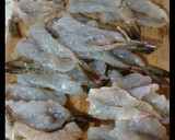 Foto del paso 2 de la receta: Camarones rellenos de queso crema y chile