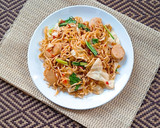 Foto langkah ke 4 dari resep Mie Goreng Pedas.