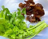 รูปขั้นตอนการทำที่ 1 ของ ต้มจืดหมูเด้งกับลูกรอกไข่ไก่🥚🥓🍀