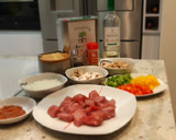 Foto del paso 1 de la receta: Dados de solomillo de cerdo con pimientos tricolor y hongos