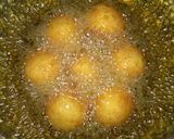 Foto langkah ke 8 dari resep Bola ubi Isi Gula merah/(Nyimplung).