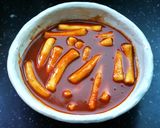 Foto langkah ke 6 dari resep Resep Sinjeon Tteokbokki. Saingannya Yeobki tteokbokki pedas sama2 gampang.