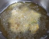 A picture of step 4 of Moong dal pakoda.