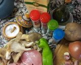 Foto del paso 1 de la receta: Estofado de pollo, patatas y setas