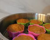 Foto langkah ke 5 dari resep Bolu Karamel Kukus.
