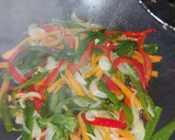 Foto del paso 4 de la receta: Tiras de pollo con verduras