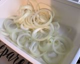 Une image de l'étape 3 de Merguez aux oignons épicés.