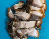A picture of step 1 of Stir fry leeks with roast pork.