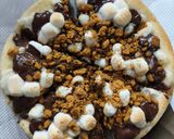 Gambar langkah 5 resipi S'mores Pizza.
