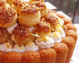 Foto del paso 12 de la receta: Bizcocho de vainilla y almendras con nata y profiteroles rellenos de lemon curd y toffee