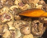 Foto del paso 4 de la receta: Riñoncitos a la cerveza con hierbas