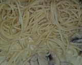 Foto langkah ke 3 dari resep Spaghetti Saus Cream Ayam Jamur.