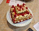 A picture of step 5 of Pistachio and raspberry sponge cake.