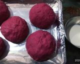 A picture of step 6 of Beetroot buns burger.