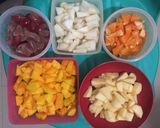 Foto langkah ke 2 dari resep Salad buah kesukaan suami.