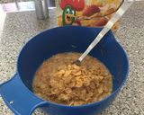 Foto del paso 2 de la receta: Tortilla de zapallito, zanahoria y corn flakes