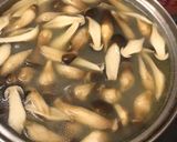 Hình bước làm 2 của món Cháo hạt sen nấm mối đen