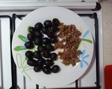 Foto del passaggio 4 della ricetta Finocchi in padella con alici e olive