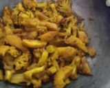 A picture of step 4 of Aloo gobhi.