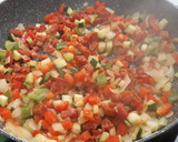 Foto del paso 3 de la receta: Canelones de verduras con chorizo
