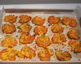 Foto langkah ke 4 dari resep Garlic Butter Smashed Baby Potatoes Yogurt Sauce.