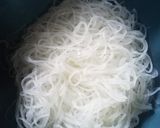 Foto langkah ke 1 dari resep Pizza Bihun Teflon Simple.