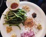 A picture of step 1 of Sauteed Thai Green Beans.